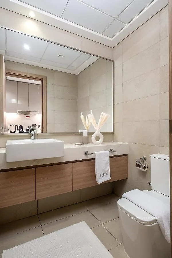 Large Balcony Studio 10Mins From Dubai Mall Apartment
