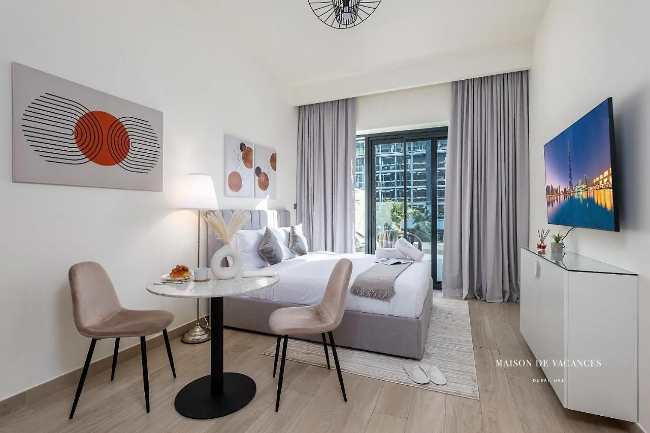 Large Balcony Studio 10Mins From Dubai Mall location